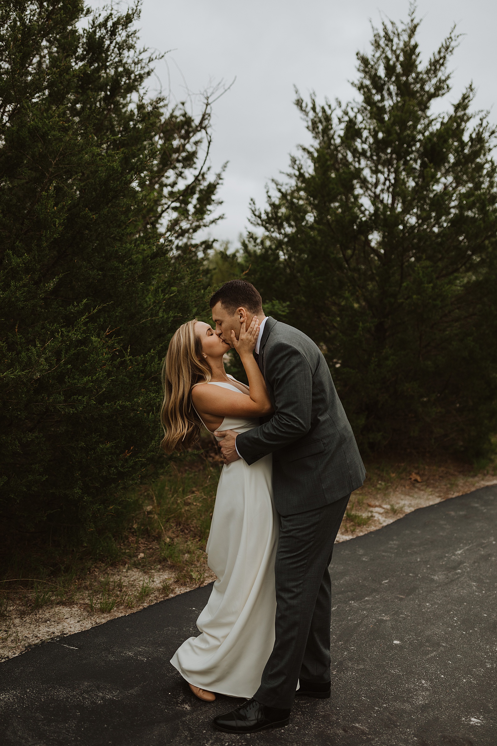 Klondike Park | Bride and Groom Kissing
