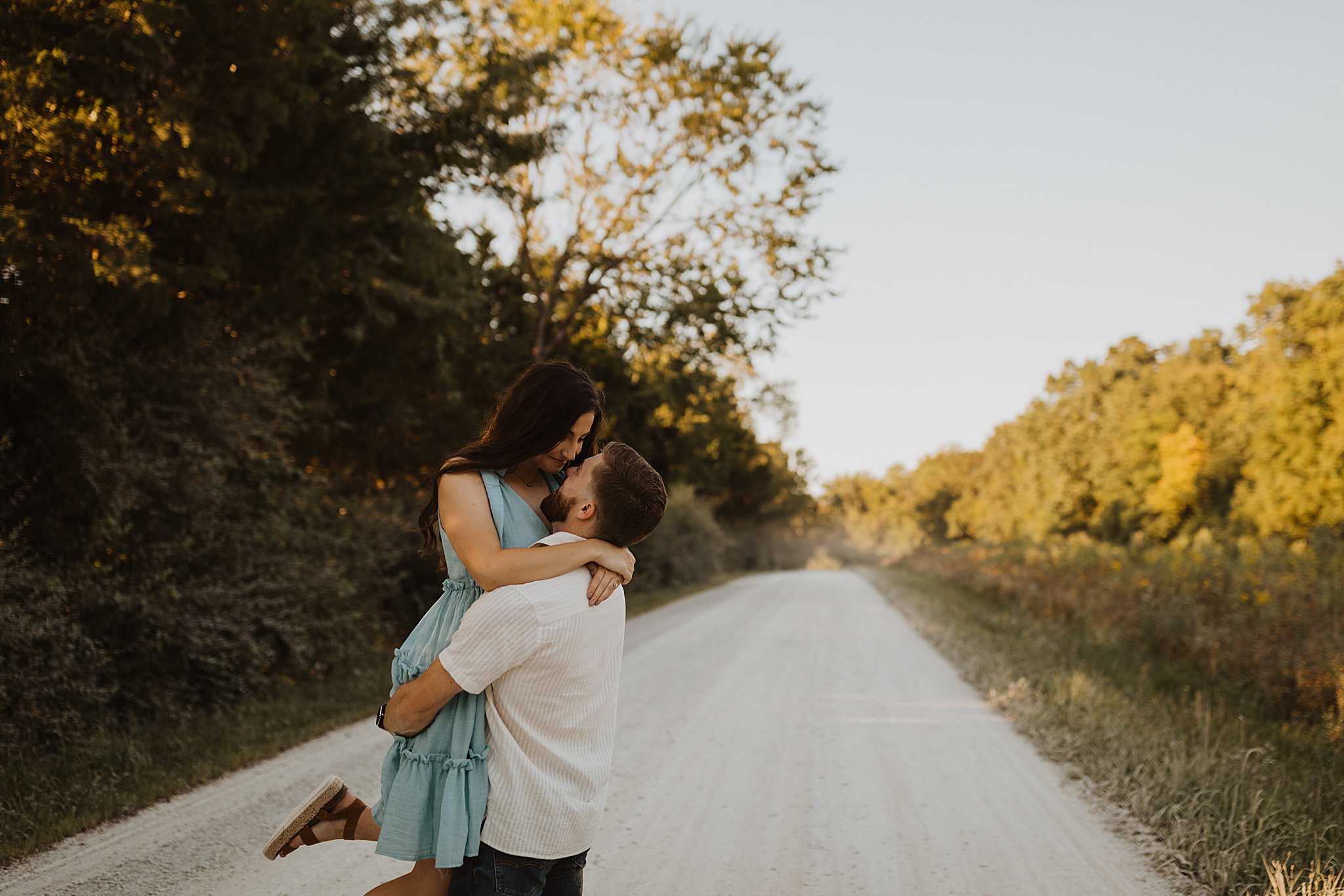 Cute Engagement Poses | Photo Ideas 
