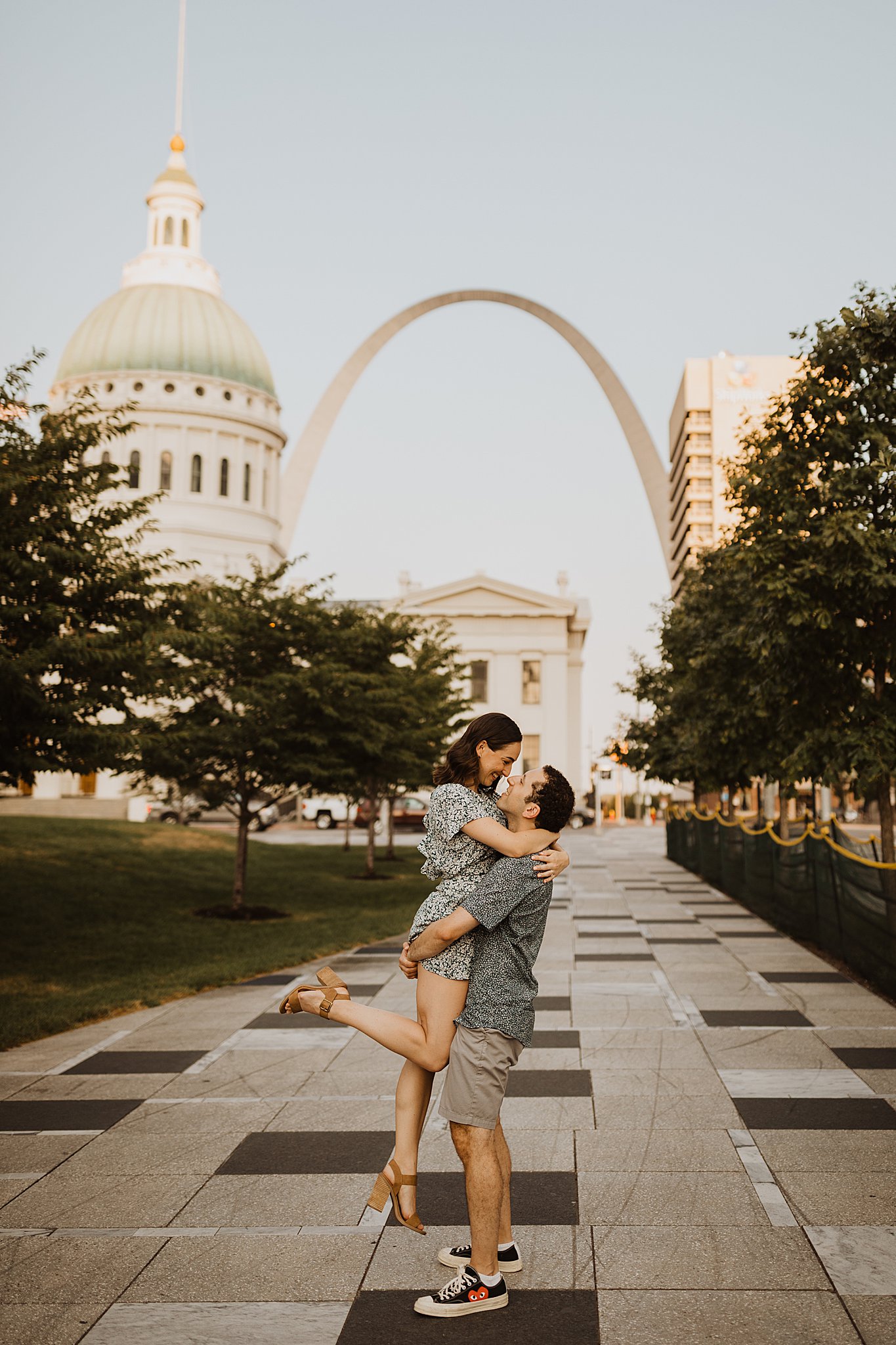 Engagement Photos at the St. Louis Arch