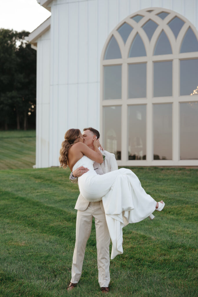 St. Louis Wedding Photographer, STL Wedding Photographer, Westwind Hills Wedding St. Louis, Romantic Wedding Photos, Documentary Style Photos, Film Wedding Photographer, Storytelling Wedding Photography, San Diego Wedding Photographer, Santa Barbara Wedding Photographer, Southern California Wedding Photographer | @abbyrosephoto_