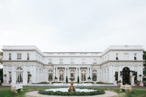 Formal Garden Wedding, Gilded Age wedding venue, Luxury wedding inspiration, Black tie wedding aesthetic, Rhode Island Wedding Photographer, Newport Wedding Photographer, New York Wedding Photographer, Classy Wedding Aesthetic, Chic Wedding Style, | @abbyrosephoto_
